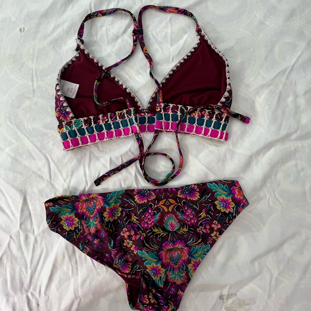 Bikini - Picture 2 of 3